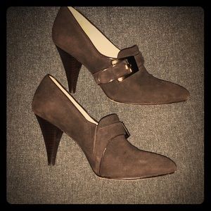 Brown suede Via Spiga booties